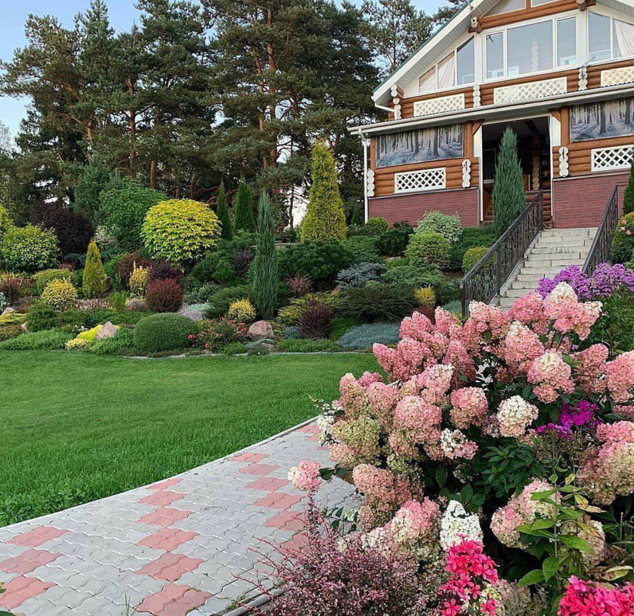 Попрошу – на вихід. Усе, вечір зустрічей і спогадів закінчено. Уперед, до молодиці