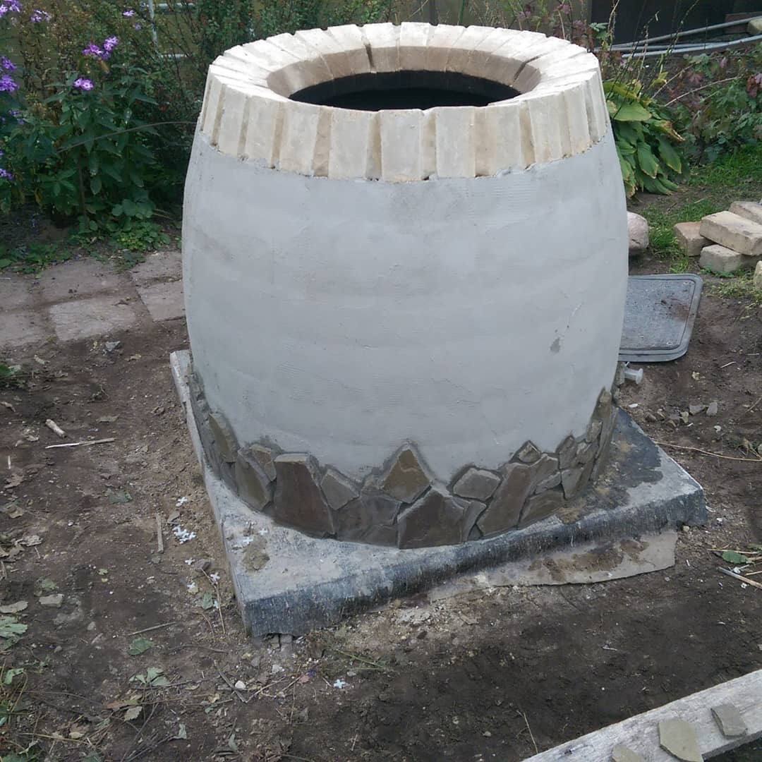 — Ну як же? Я ж казала Аллочці, що посидимо в тісному сімейному колі, потім сфотографуємося на спільне фото, тільки родичі, розумієш? — Ні не розумію, мамо. Мати показала очима на Влада. — Свої, розумієш, свої, родичі. — Та що тут незрозумілого, – фиркнула сестра, – відвези хлопчиська до його рідні, бери дружину і повертайся. Мама ж сказала, що без чужих хоче