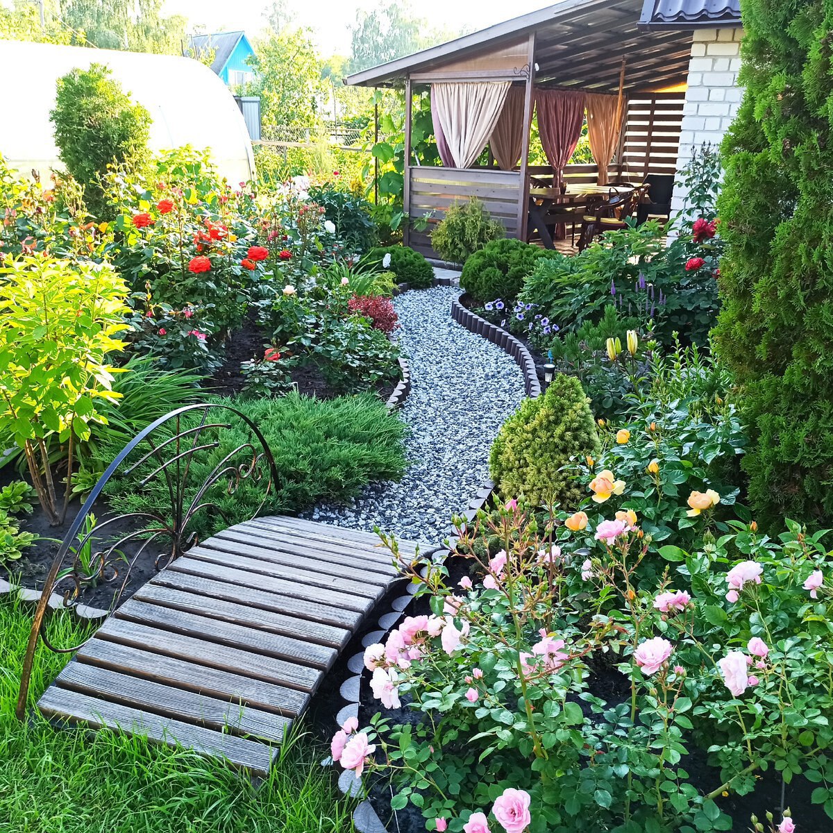 Оксано, забирайся з моєї квартири і негайно!, – вигукував на сестру я ще з порогу. По коридорі ганяли її троє синів і навіть на мене не зважали. Мабуть, звикли, що мама як не одного дядька, то іншого в квартиру приводить