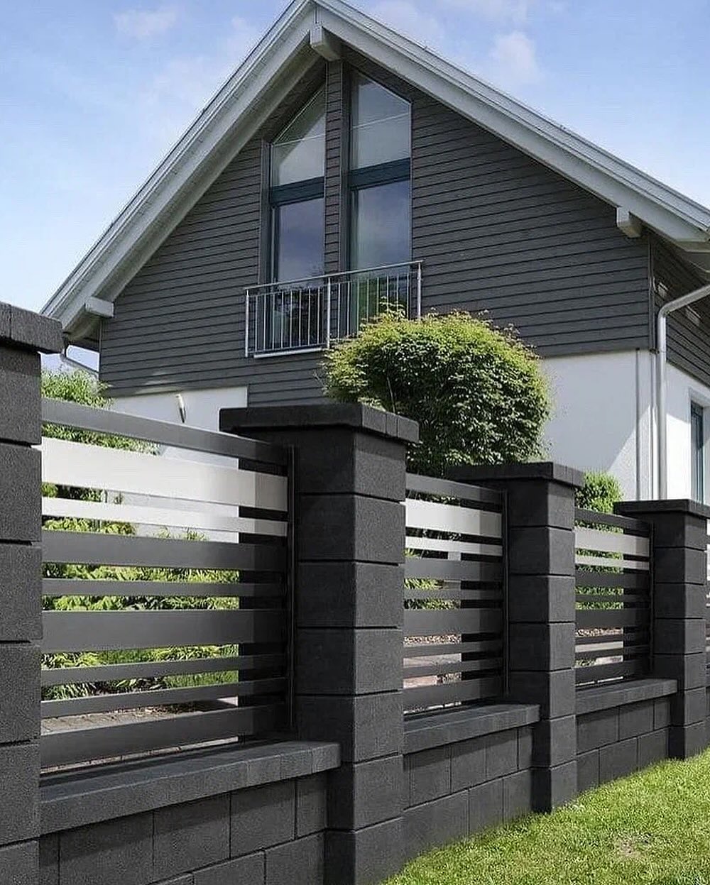 — Раз ти заробляєш більше, то і більше вкладатися повинна