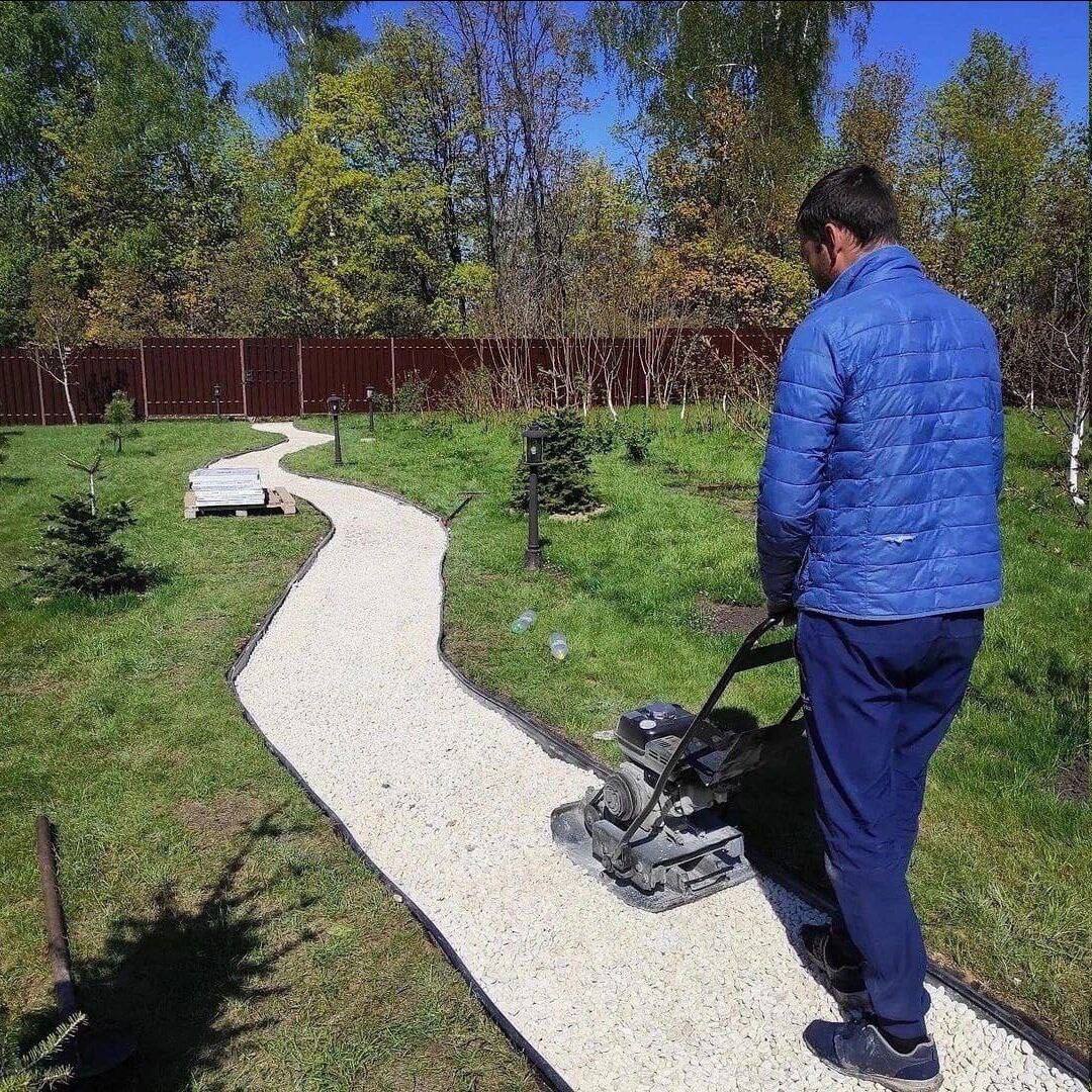 – Я його батько, – сказав Павло. – Це я був тією людиною, з якою зустрічалася Світлана десять років тому. І це моя дитина