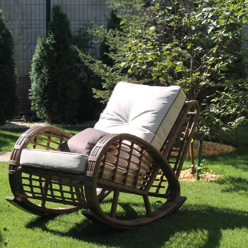 – Ти моя дружина, а значить маєш поводитися і піклуватися про мене так само, як і моя мати! І це не обговорюється більше! Зрозуміла мене