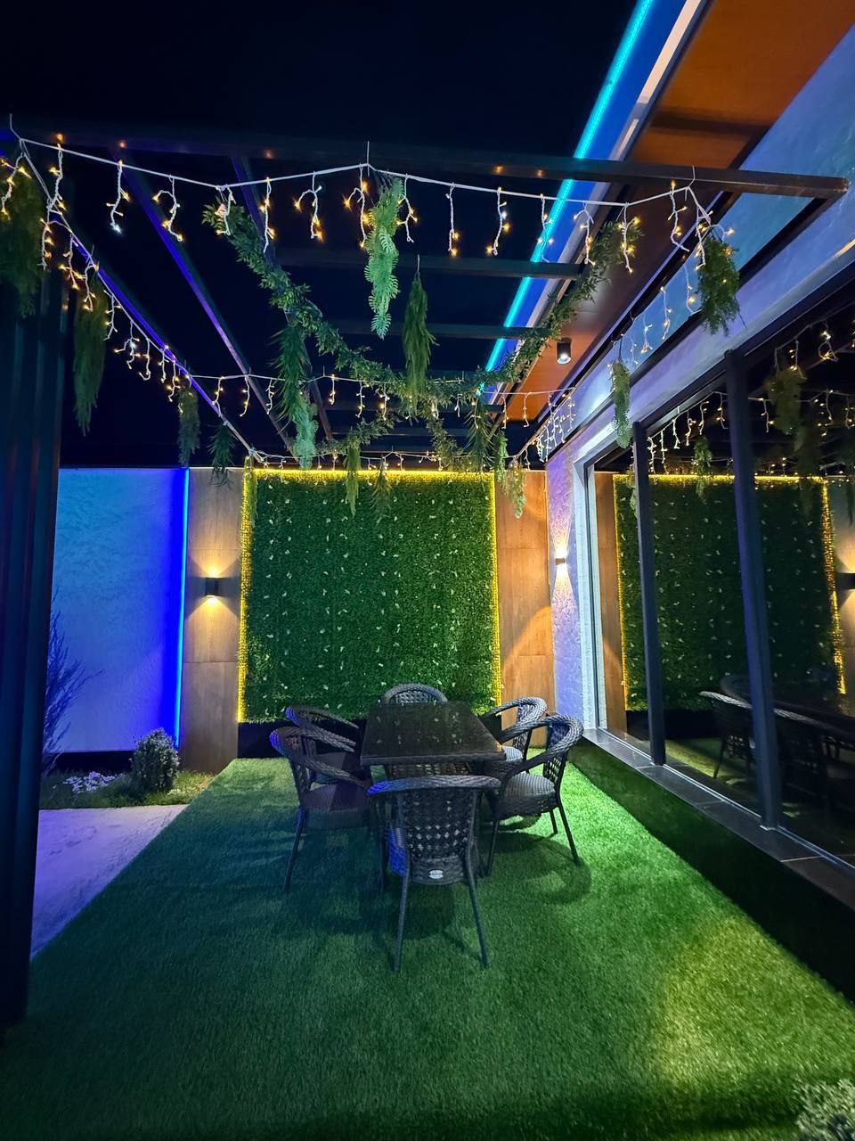 – Добре, донечко, але не довго, бо мені ж ще треба гостину готувати, – каже Валентина Петрівна