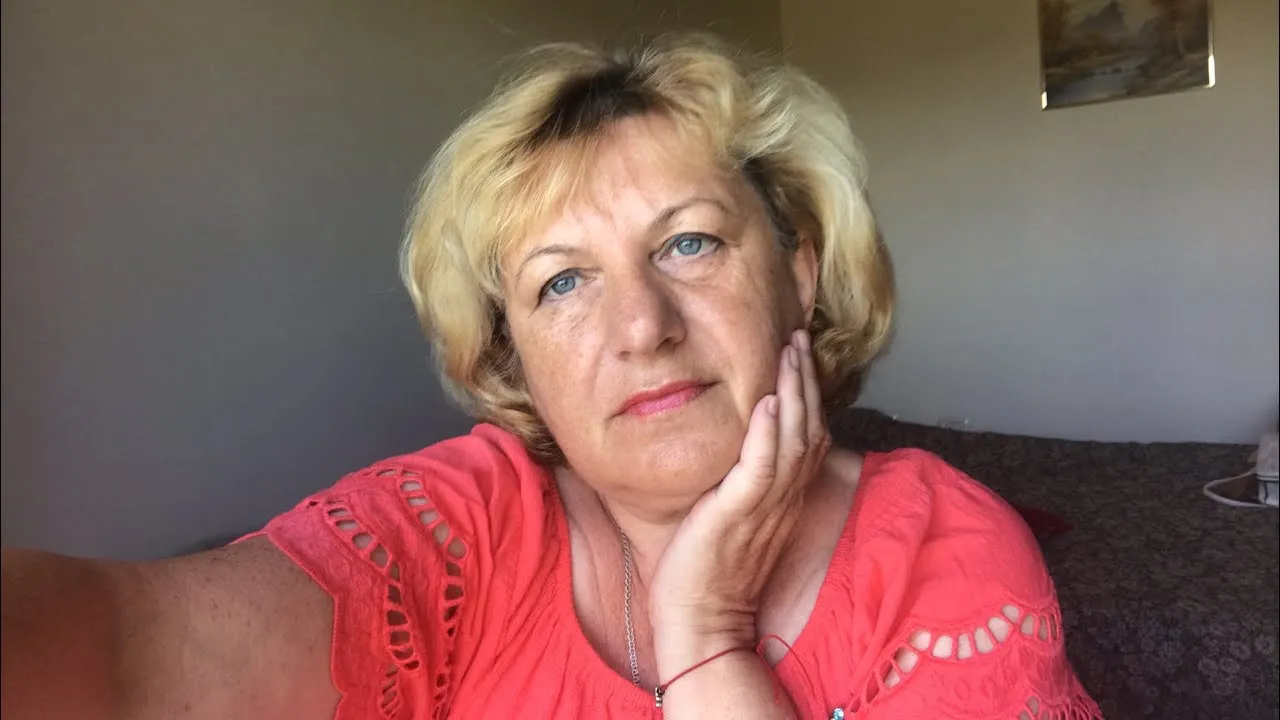 Далі телефон упав і більше я нічого не пам’ятаю. Прийшла до тями у лікарні, бачу коло мене сидить Ярослав…