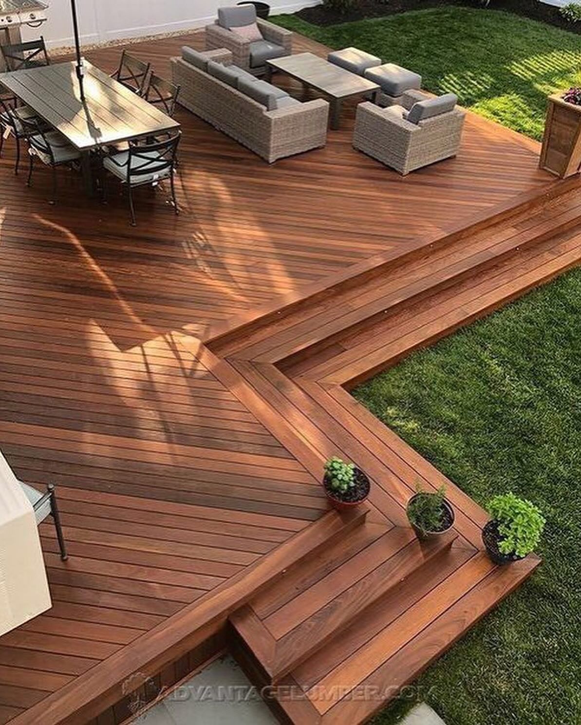 У мого чоловіка 8 років була інша сім’я, а я про це нічого не знала. В той день я не йшла, а бігла додому, щоб повідомити чоловікові щасливу новину – у нас буде дитина! Та по дорозі сталася подія, яка просто перевернула моє життя з ніг на голову, і тепер я просто не знаю, що мені робити