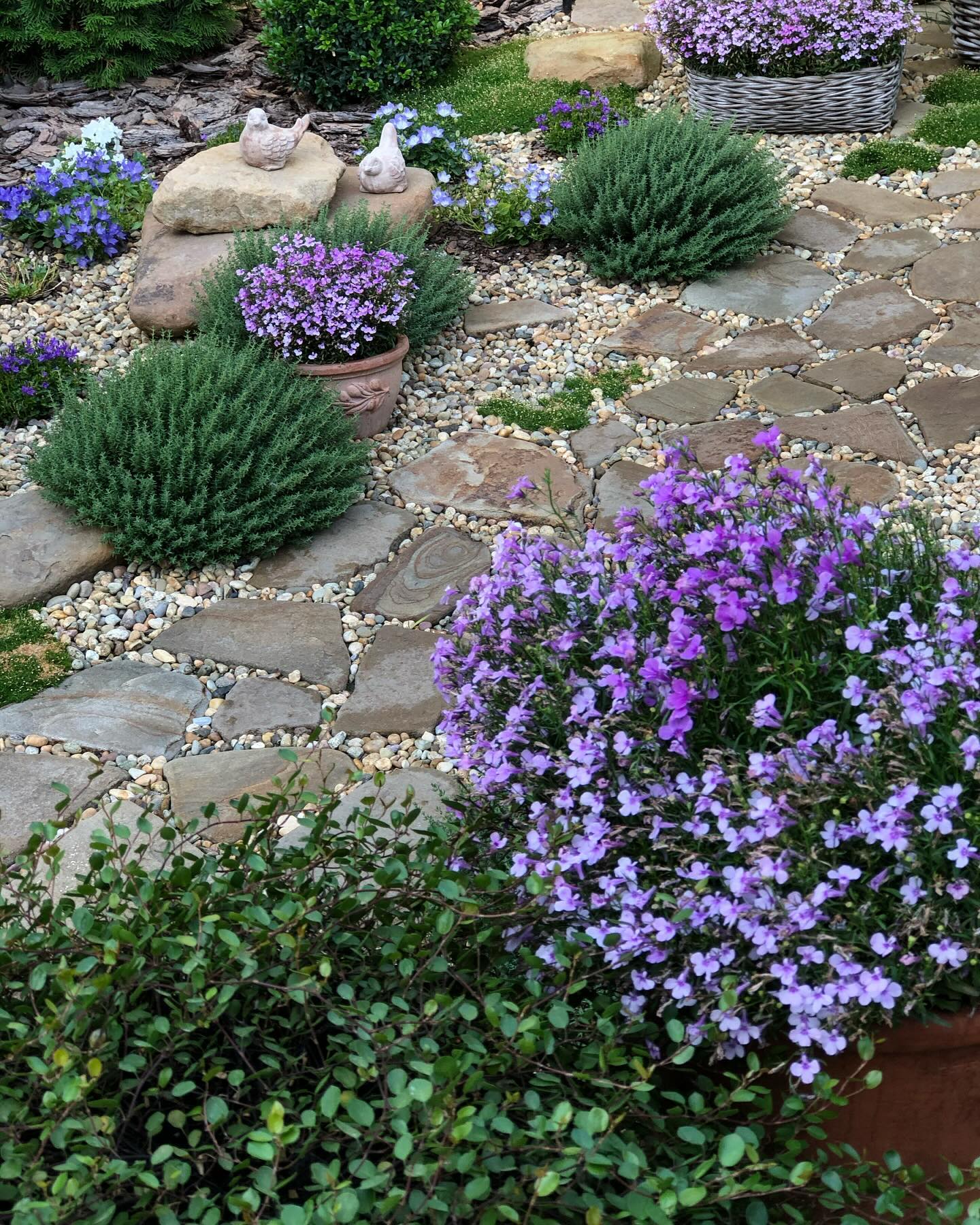 – Та ти ледащо просто! Віник взяти вже проблема? Живу з тобою, як у свинарнику! – Віник? Може, запропонуєш ще корито замість пралки?