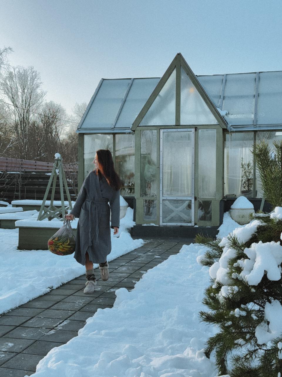 — Мамо, тобі справді треба з’їхати. Ми з Анною не справляємося. Занадто багато напруги. Ти казала, що у тебе є можливість пожити у тітки Ліди