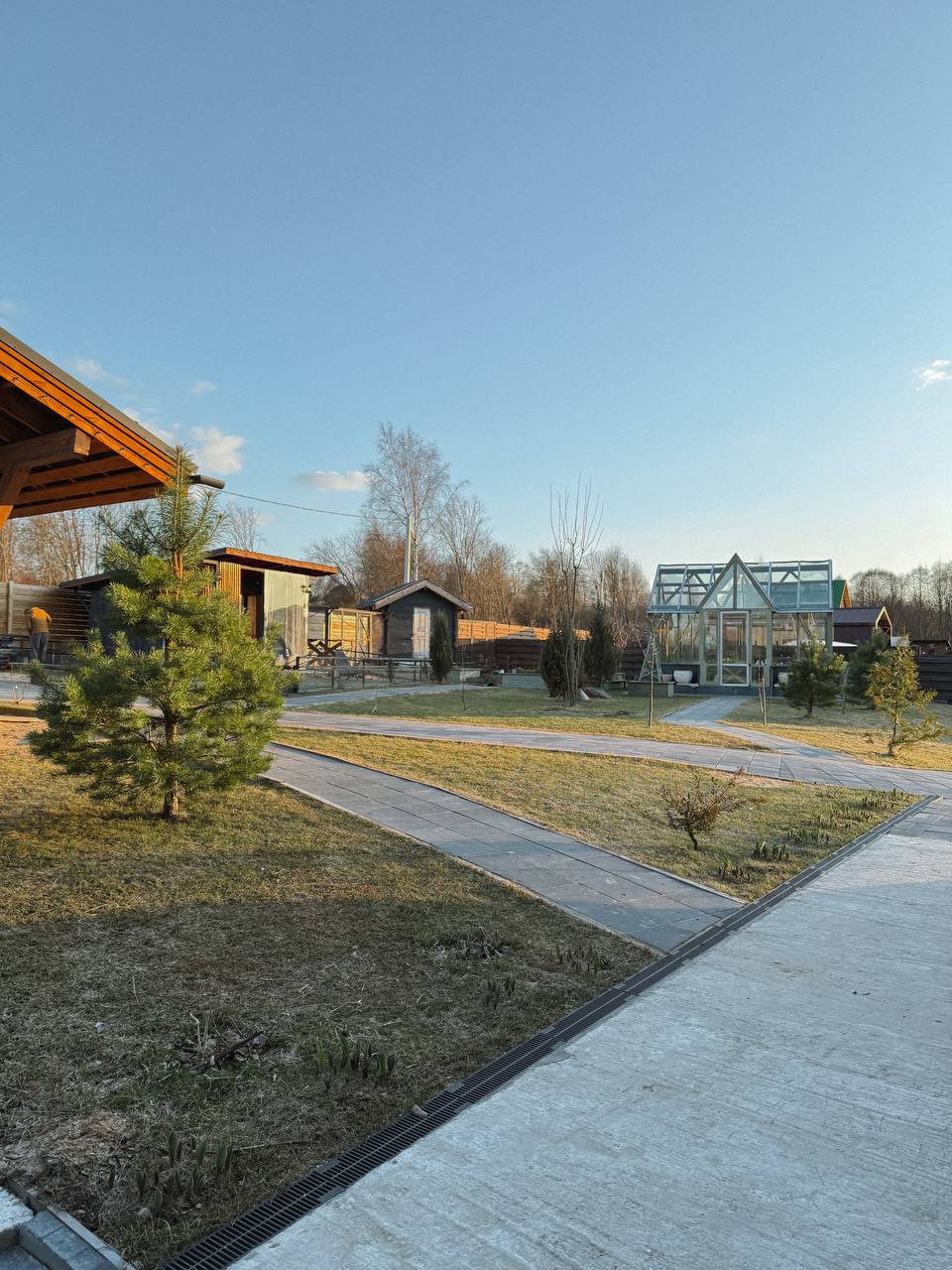 — Знаєш, що найстрашніше? — тихо запитала Марина. — Не те, що ти пішов. А те, що ти навіть не спробував боротися разом з нами. А ми впоралися без тебе. І тепер вже не потребуємо тебе