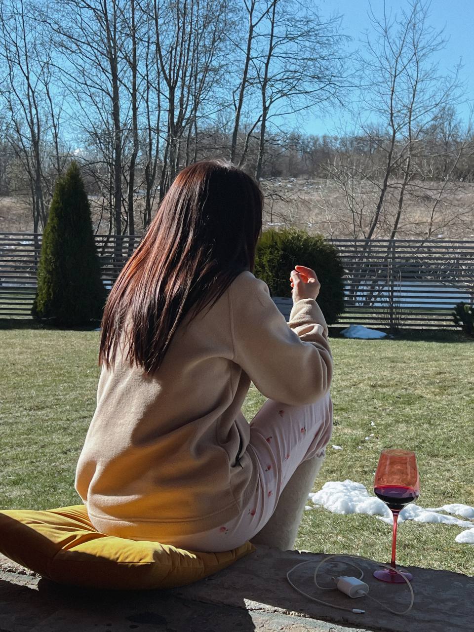 Юля принципово нікому не дзвонила. Все чекала, хто про неї згадає. Ніхто не згадав: ні чоловік, ні діти, ні брат з сестрою