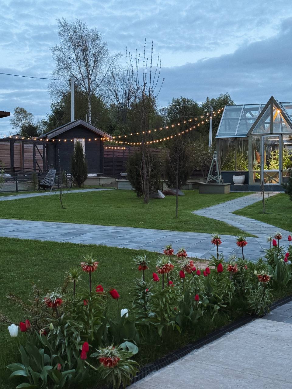 – Знущаєтеся, так? Щодо красивої! Смійтеся на здоров’я! – і Віра мало не заплакала