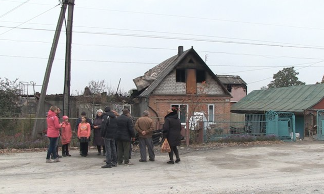 Вже два місяці як чоловіка немає, в село до батьків поїхав і не повернувся. Діти питають, де тато, а я не знаю, що їм сказати”