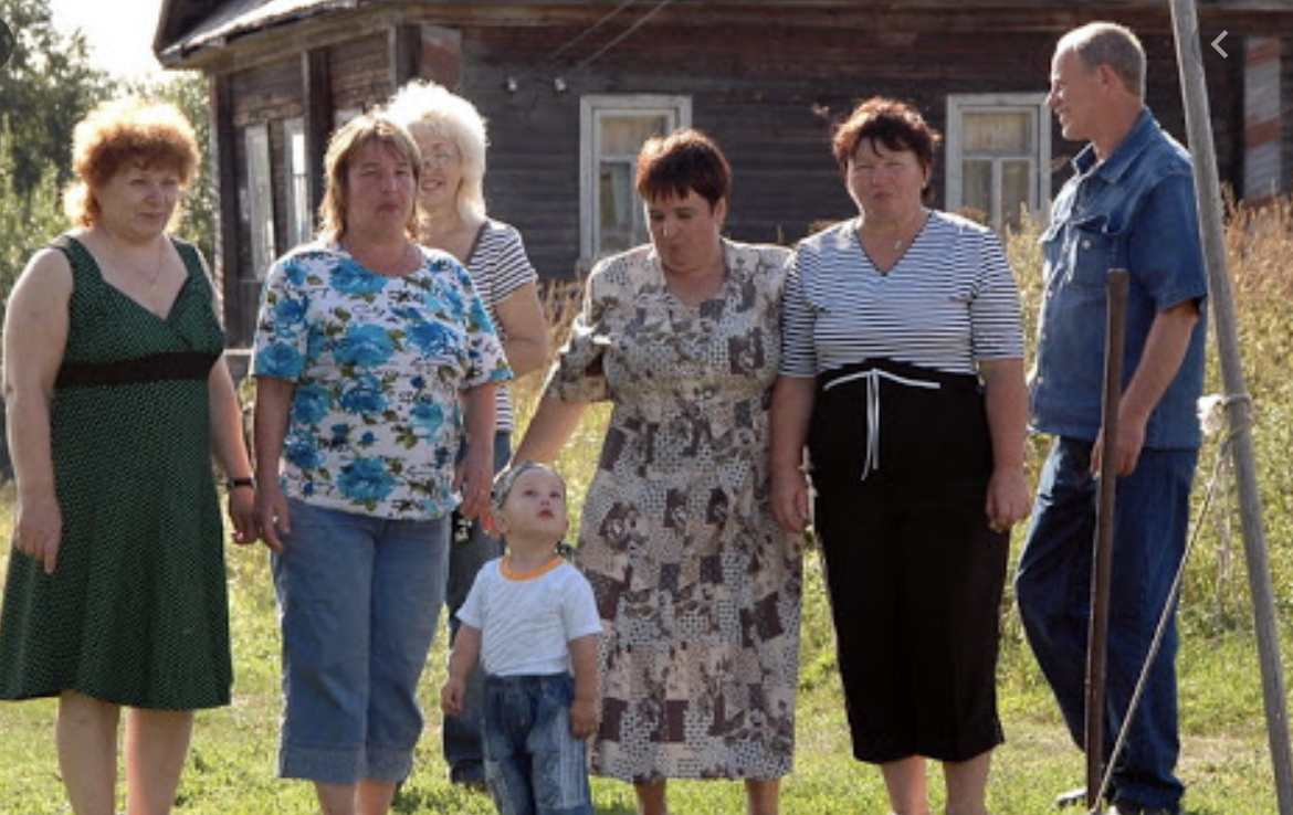 Я став свідком того, як сусідка, запитуючи щось у Каті, назвала тебе мачухою. Вона ж різко відповіла, що ти не мачуха, а мама. І тоді у мене наче пелена з очей спала – та вона ж точнісінька твоя копія! Тоді я почав здогадуватися, що ти – рідна мати Катрусі…