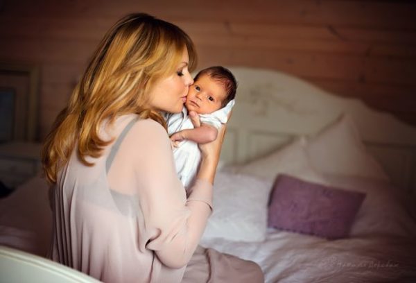 “Кохана, дякую за доньку, вилітаю найближчим рейсом”: Дівчинку Вікторія виховує сама