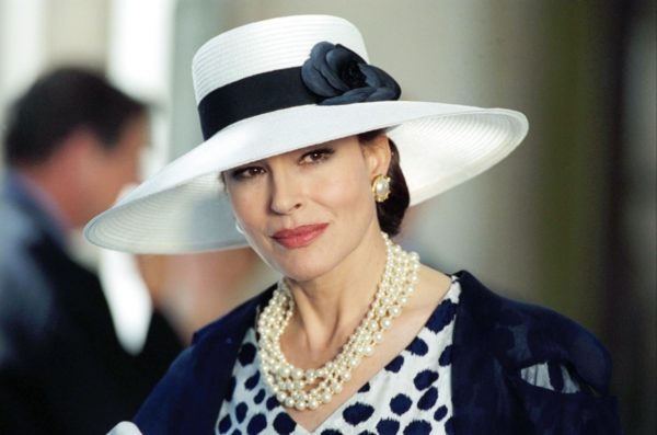 “Ти давай рот не роззявляй, однокласницю він зустрів. Я знаю все, село гуло про ваші шури-мури”: Поряд з коханням усього її життя гепнулася з торбами добротна молодиця