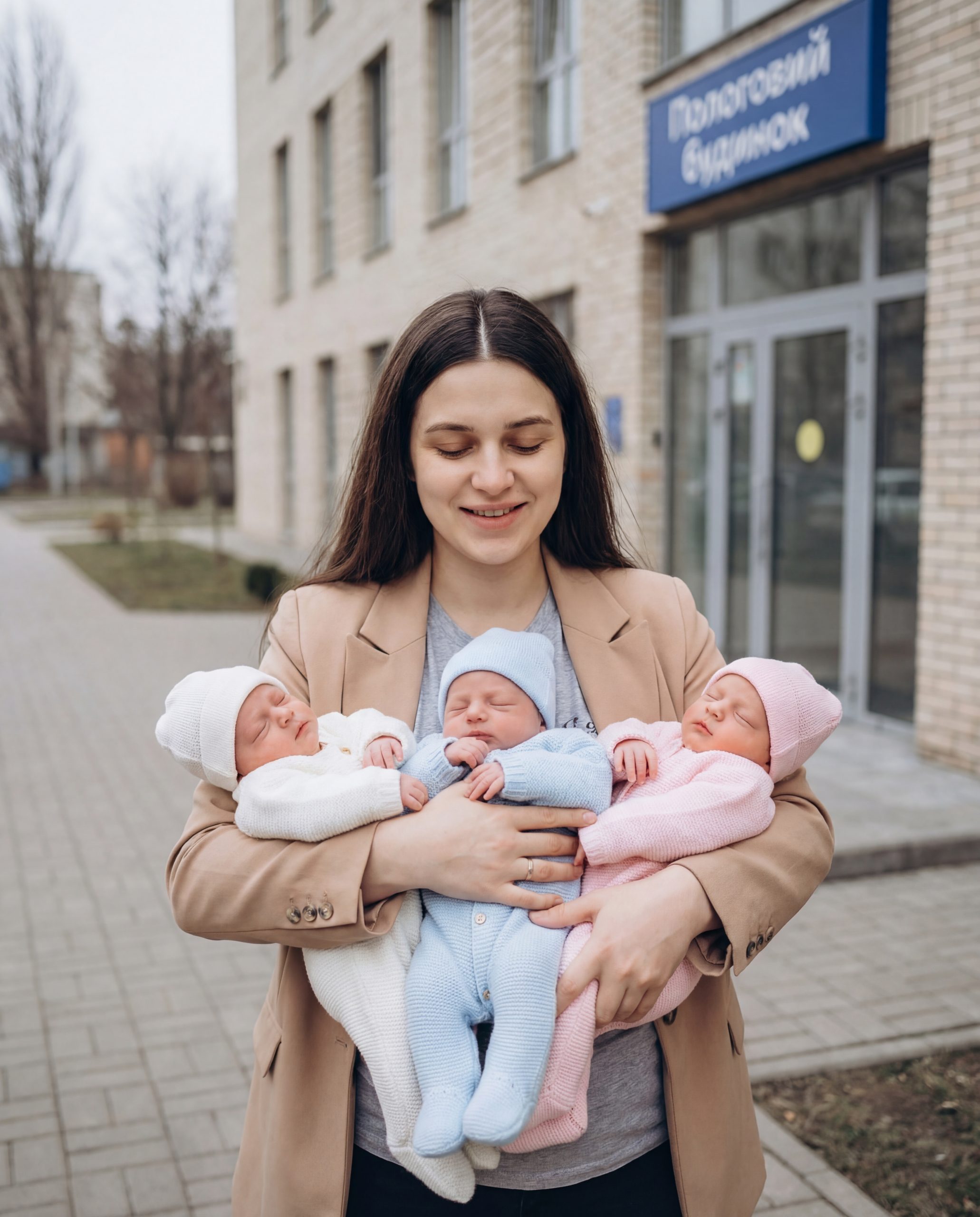 Я народила трійню, а чоловік злякався і втік — навіть з пологового мене не зустрів.