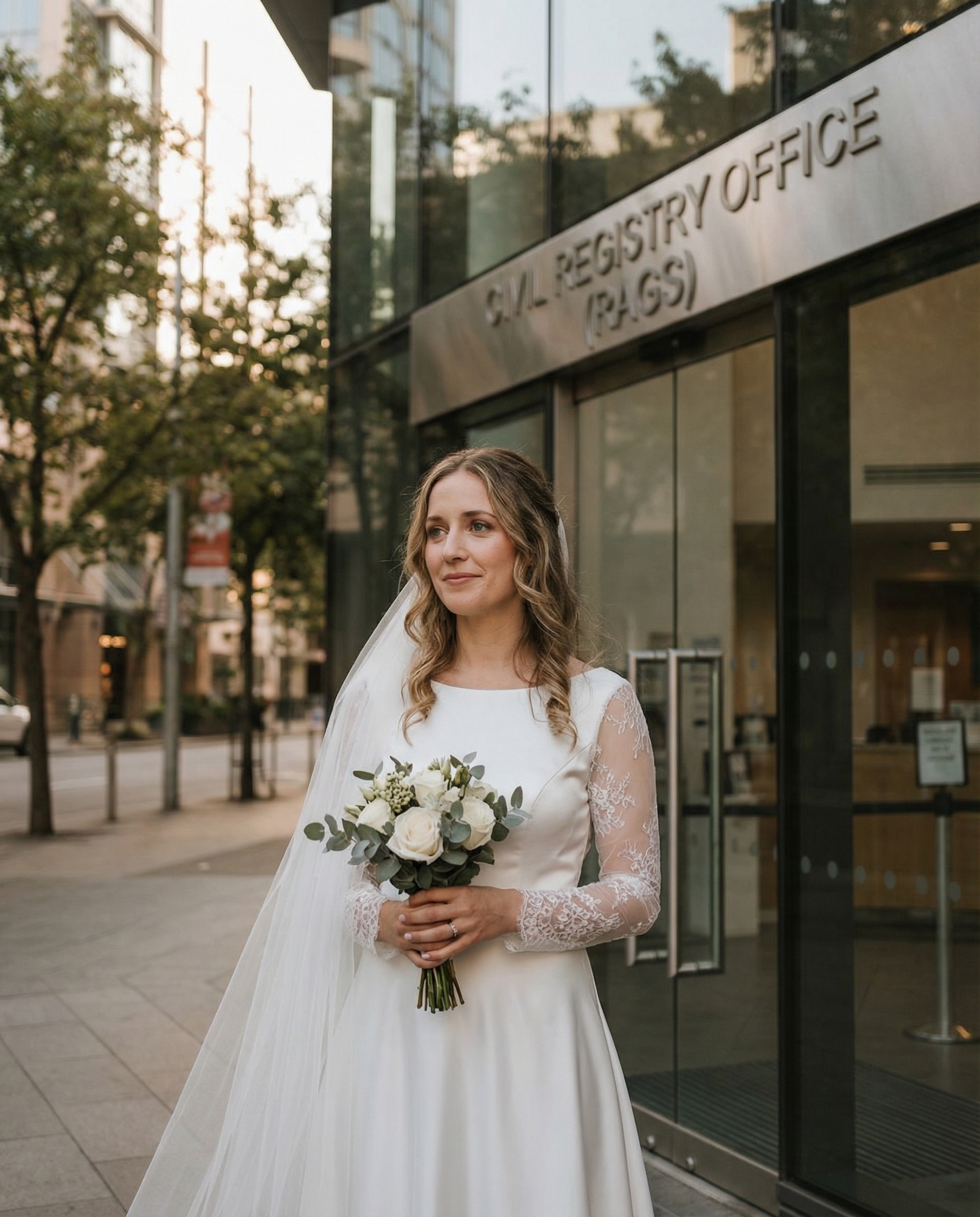 Якби хтось покликав зараз тебе заміж, що б ти відповіла? – Цей хтось – випадковий перехожий чи ти? Якщо це ти, то я поставила б тобі два питання