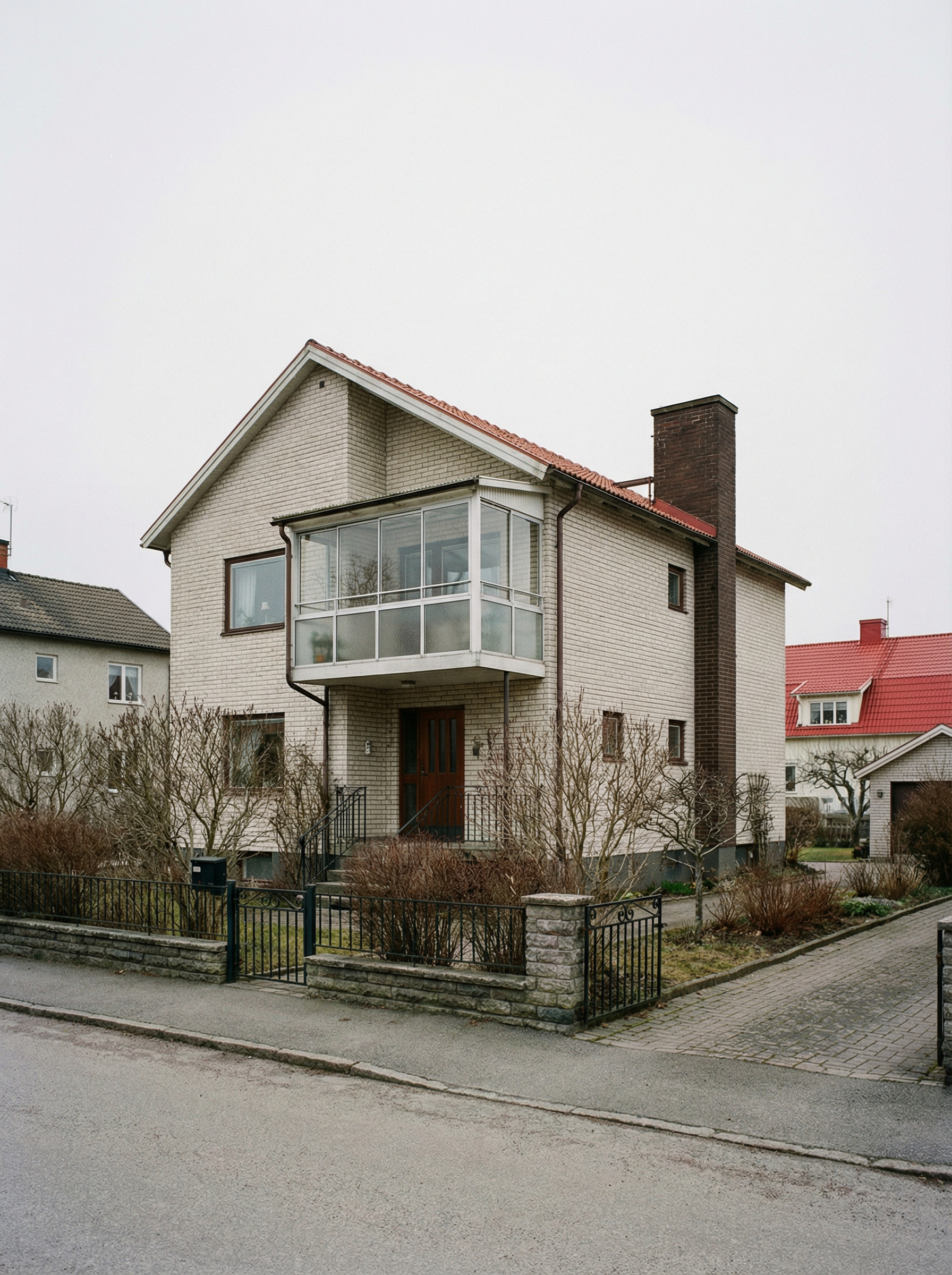 – А на кого ж ти хату переписав? – запитала я в чоловіка. – На сестру, звісно! Вона ж моя сім’я, найрідніша людина!