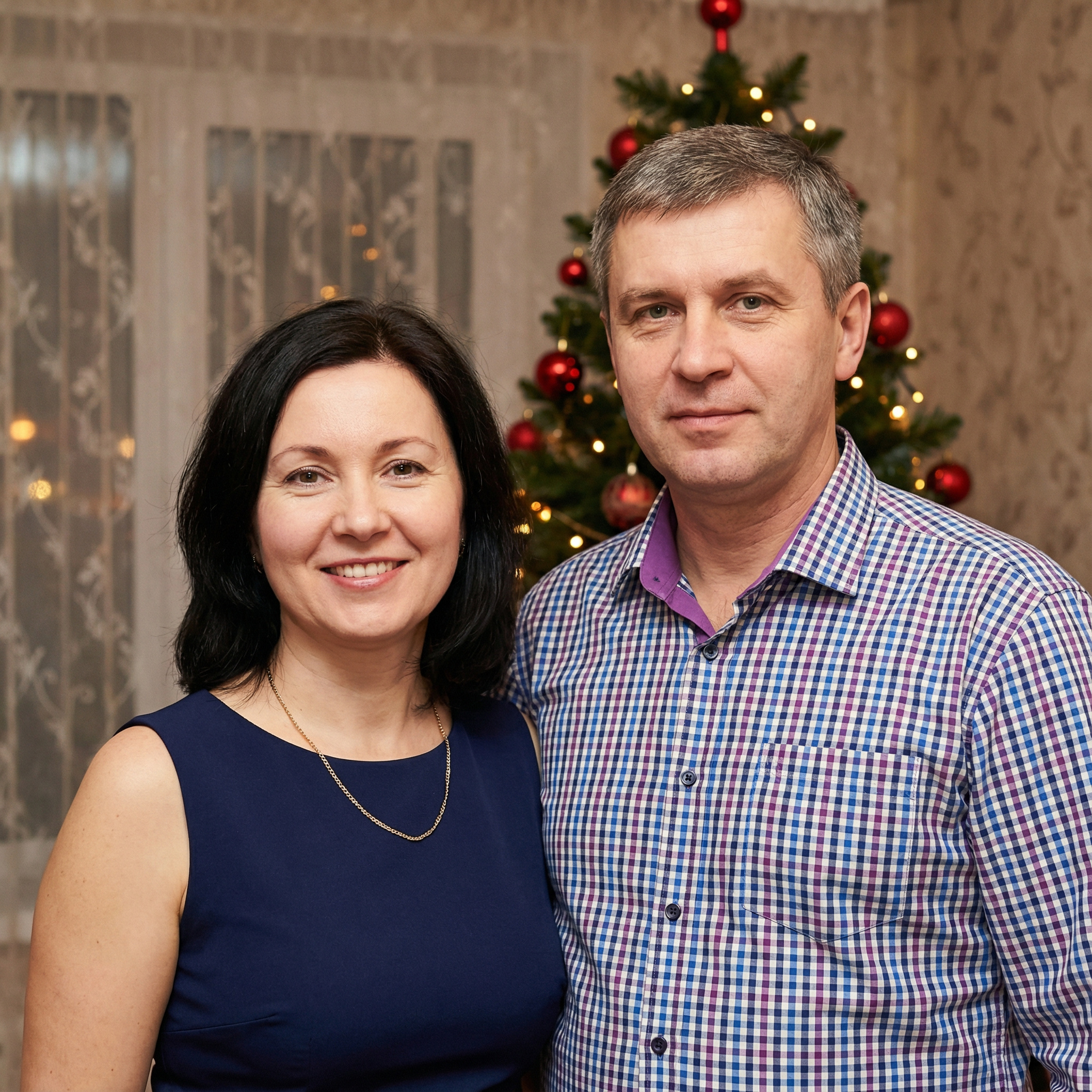 Іван прийшов додому, зайшов на кухню, на столі його чекала вечеря. – Дивно, а де Ліля, – подумав чоловік. Він пройшов у спальню, дружина сиділа на підлозі і складала речі у сумку. – Ти кудись їдеш? – запитав Іван. – Мені дали направлення до обласного центру, на огляд. Є погані підозри, – раптом сказала Ліля. – В сенсі погані? – здивувався Іван. – У тебе що, це саме… Від чого твоєї мами не стало. Іван дивився на дружину і не міг повірити в те, що відбувається