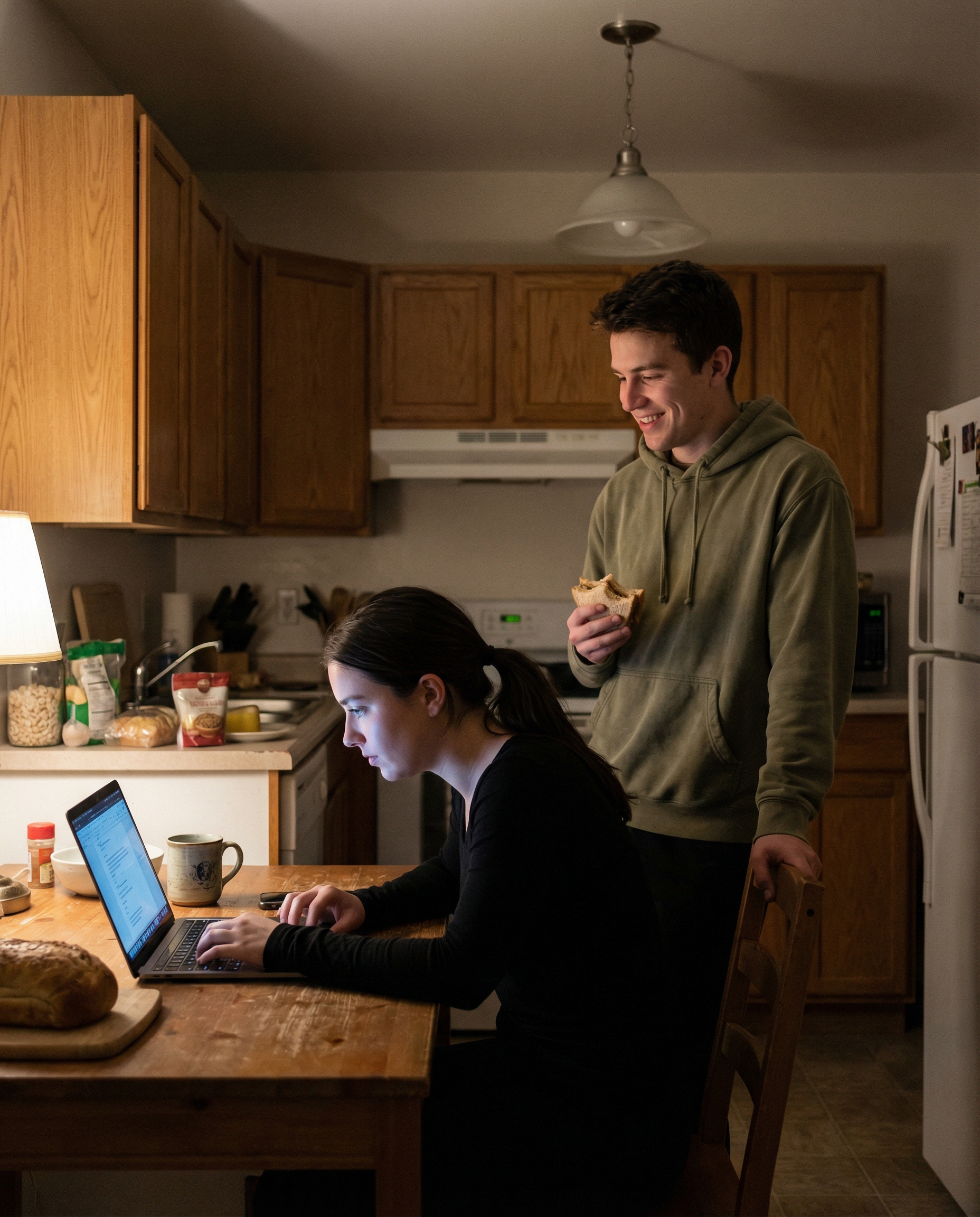 -Я тут вирішила перевірити наші рахунки, борrи, а тут раптом ось що… -У мене точно борrів немає, а ти що нишком три купальники в кредит взяла? – пожартував Микола. -Не смішно. У мене немає кредитів і борrів. А в тебе є